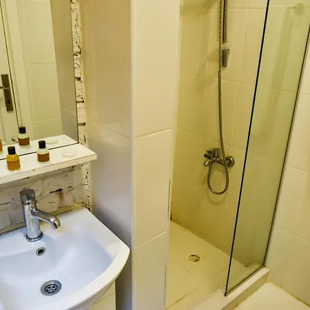Corner Living Space לינה וארוחת בוקר 3*