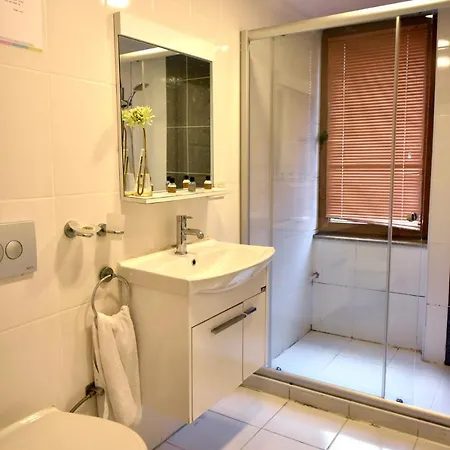 Corner Living Space לינה וארוחת בוקר 3*