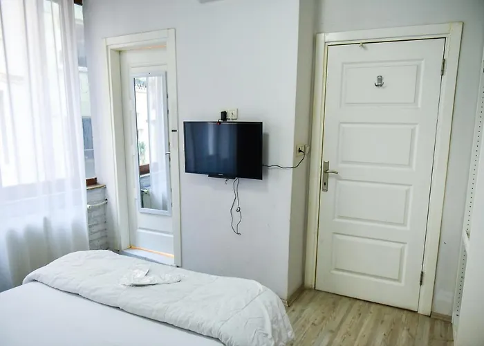 فندق مبيت وإفطار Corner Living Space 3*