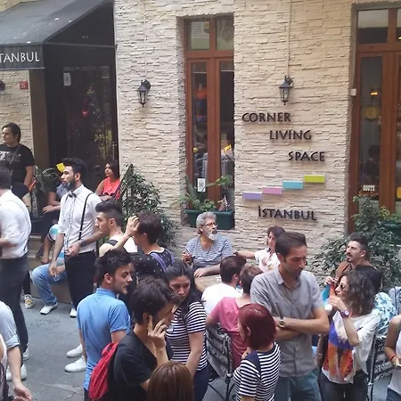 Corner Living Space فندق مبيت وإفطار